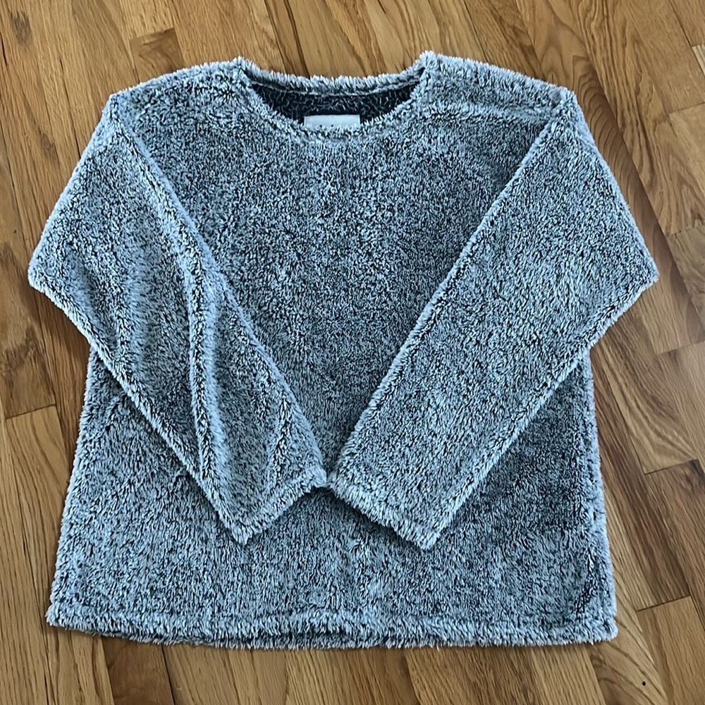 DYLAN Cuddly Up Crew Shag Sherpa, Size Small